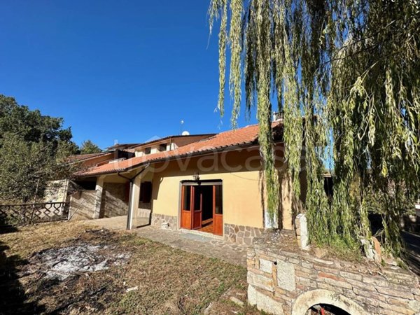 casa indipendente in vendita a Tione degli Abruzzi in zona Goriano Valli