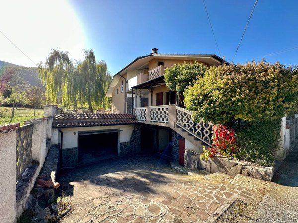 casa indipendente in vendita a Tione degli Abruzzi in zona Goriano Valli
