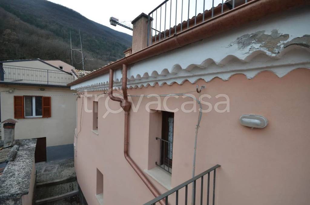 casa indipendente in vendita a Tione degli Abruzzi