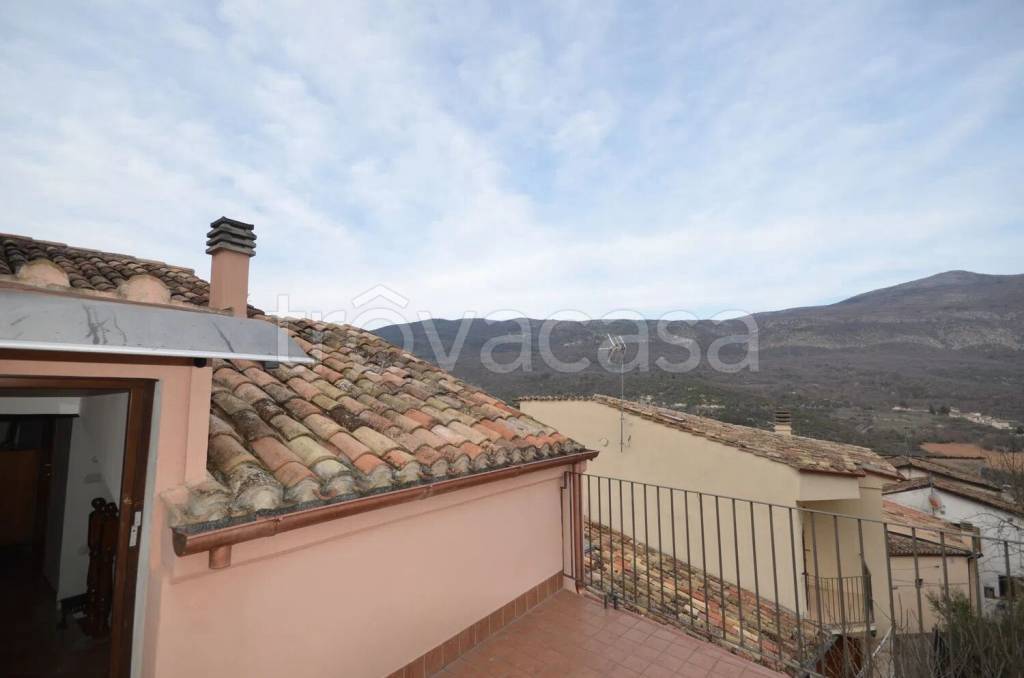 casa indipendente in vendita a Tione degli Abruzzi