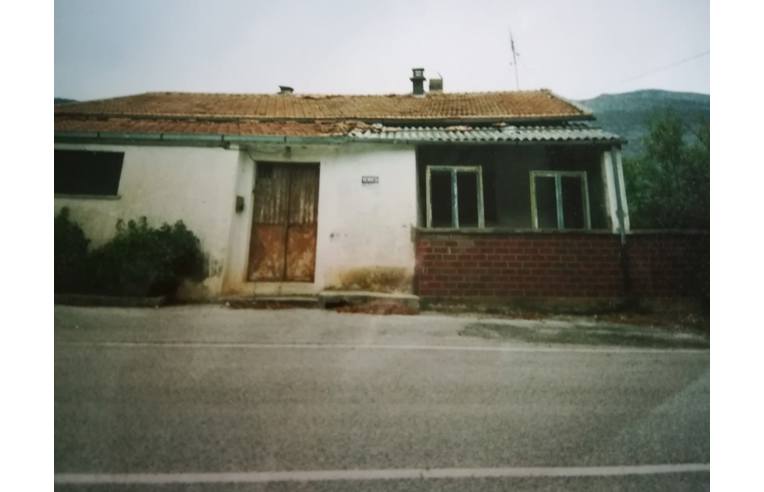 casa indipendente in vendita a Tione degli Abruzzi