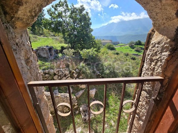casa indipendente in vendita a Tione degli Abruzzi