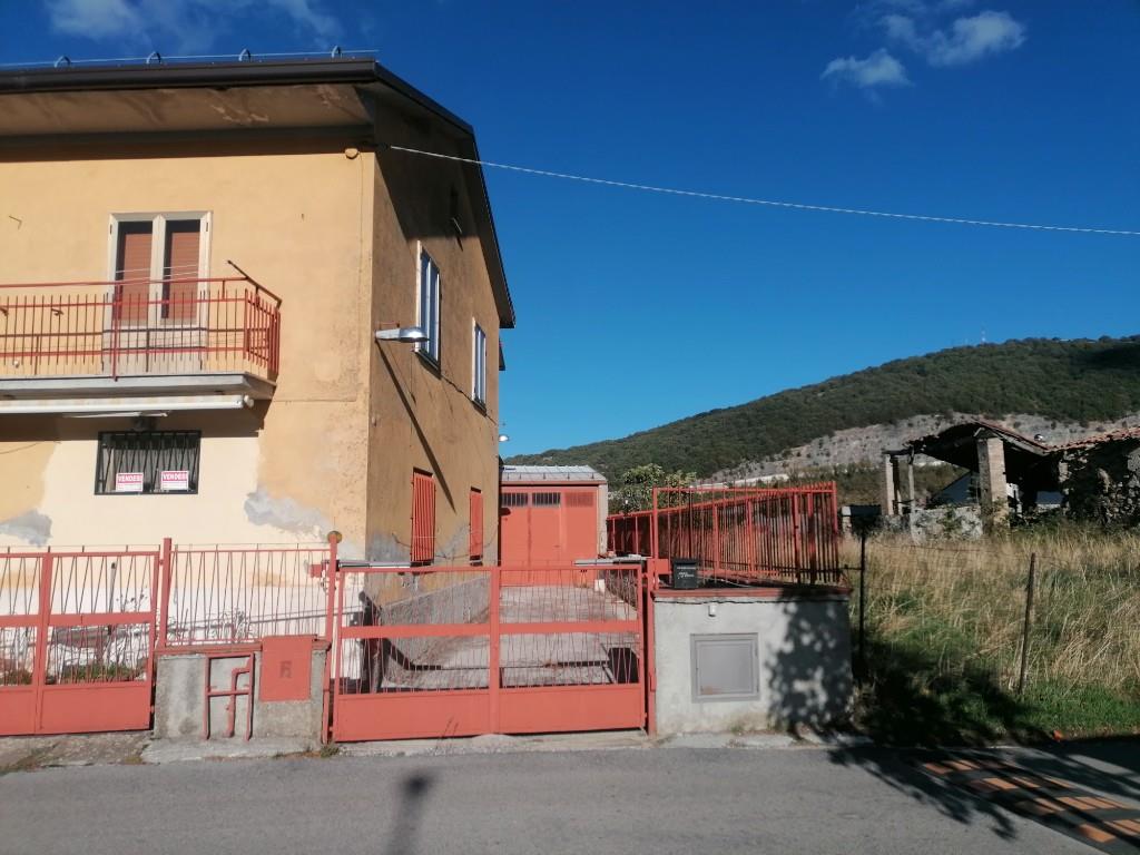 casa indipendente in vendita a Tornimparte in zona Villagrande