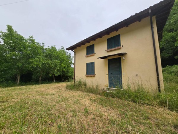 casa indipendente in vendita a Tornimparte in zona Piè La Costa