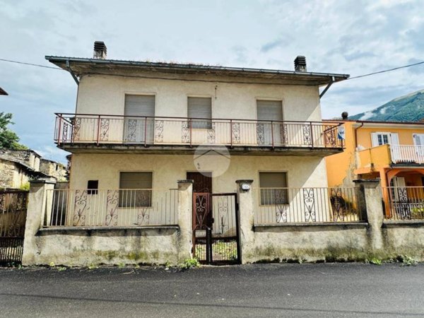 casa indipendente in vendita a Tornimparte in zona Barano