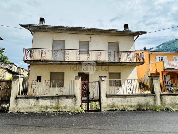casa indipendente in vendita a Tornimparte