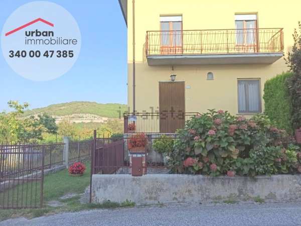 casa indipendente in vendita a Tornimparte in zona Piè la Villa