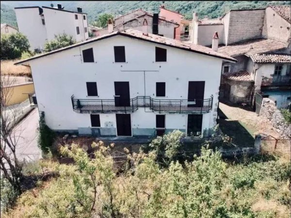 casa indipendente in vendita a Tornimparte in zona Villagrande