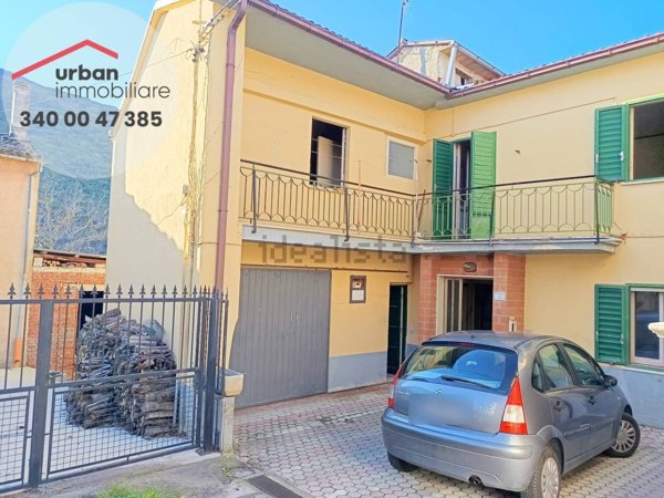 casa indipendente in vendita a Tornimparte