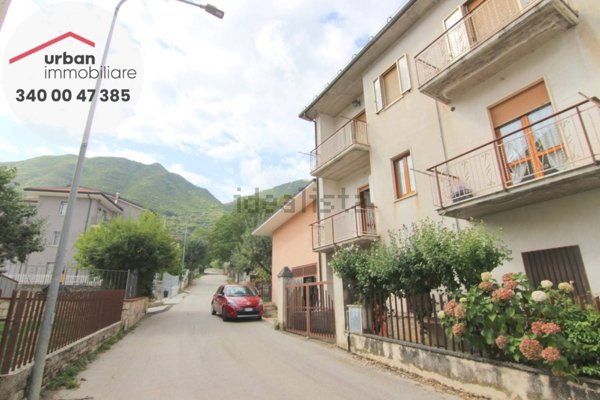 appartamento in vendita a Tornimparte in zona Pianelle