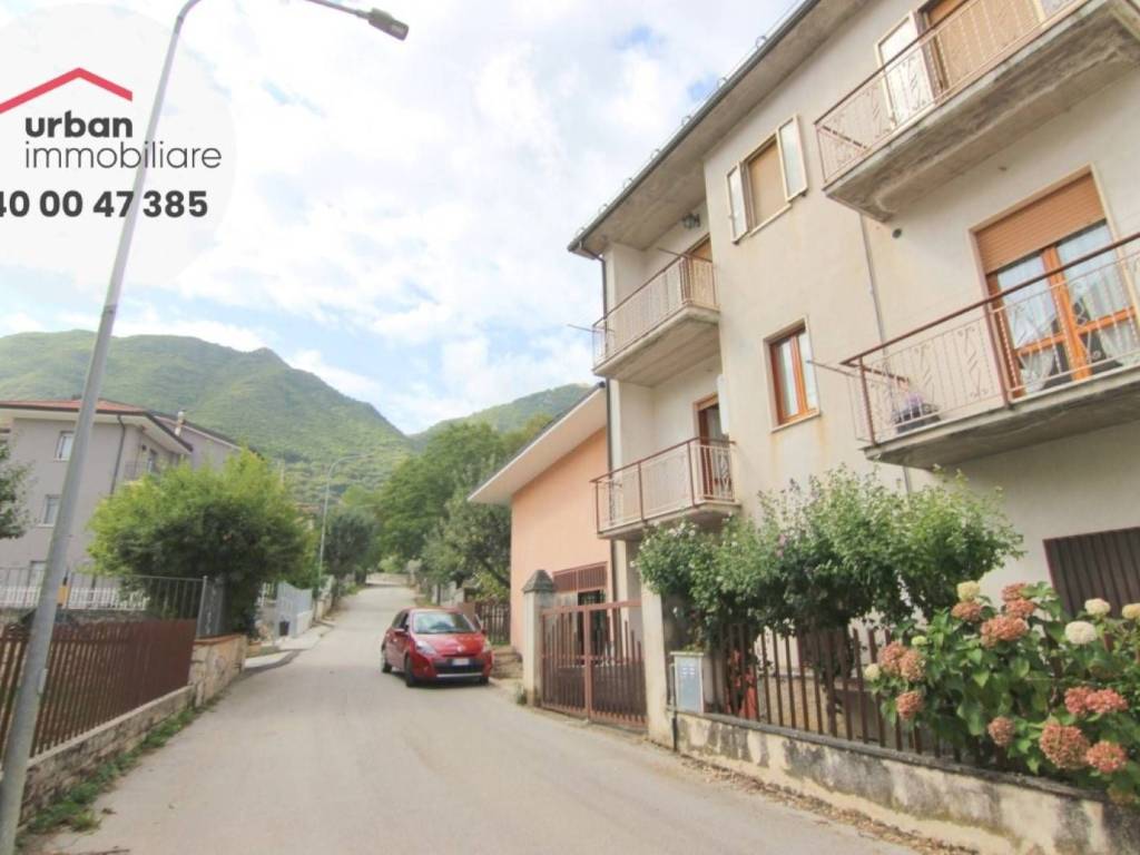 appartamento in vendita a Tornimparte in zona Pianelle