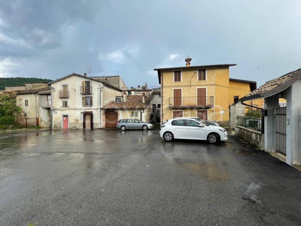 appartamento in vendita a Tornimparte in zona Villagrande