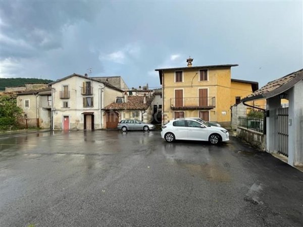 appartamento in vendita a Tornimparte in zona Case Tirante