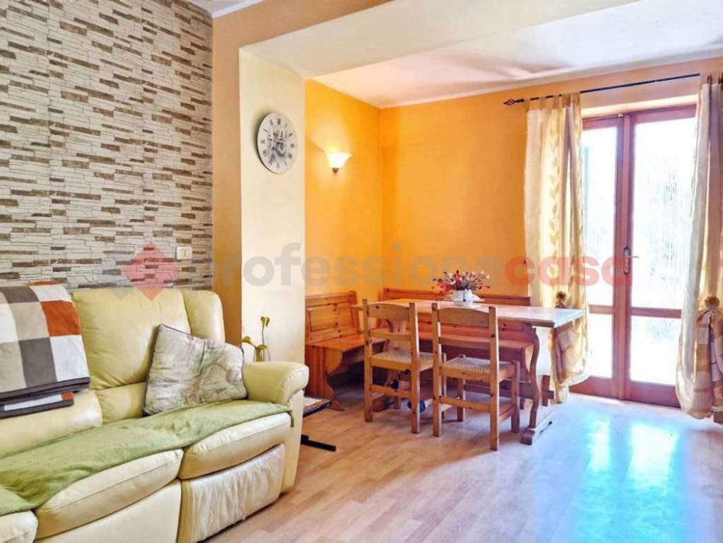 casa indipendente in vendita a Tornimparte in zona Villagrande