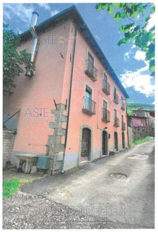 appartamento in vendita a Tornimparte in zona Piagge