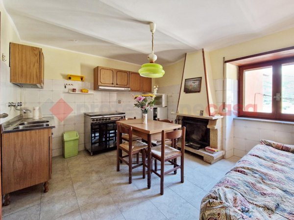 casa indipendente in vendita a Tornimparte in zona Villagrande