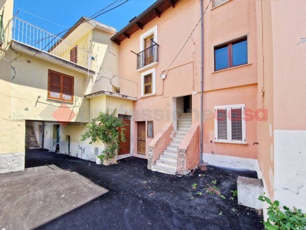casa indipendente in vendita a Tornimparte in zona Villagrande