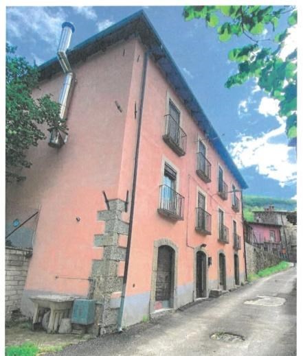 casa indipendente in vendita a Tornimparte