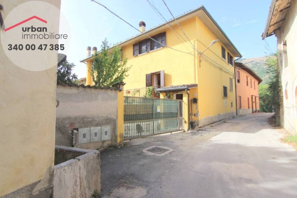 casa indipendente in vendita a Tornimparte