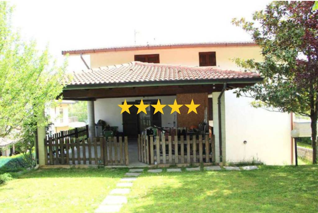 casa indipendente in vendita a Tornimparte