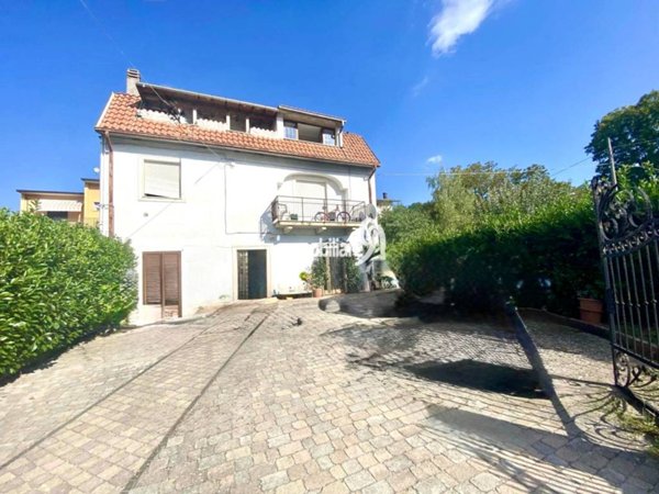 appartamento in vendita a Tornimparte in zona Palombaia