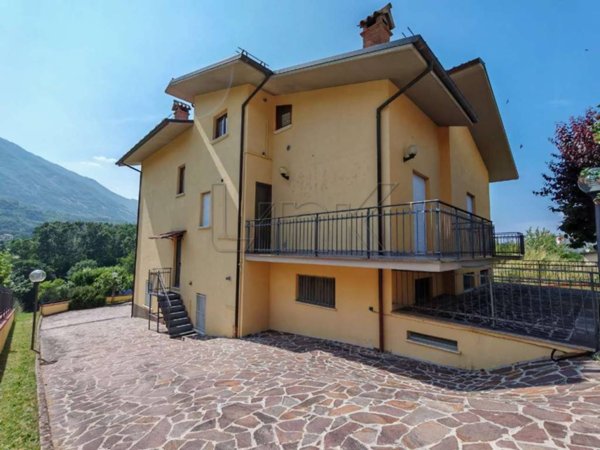 casa indipendente in vendita a Tornimparte in zona Villagrande