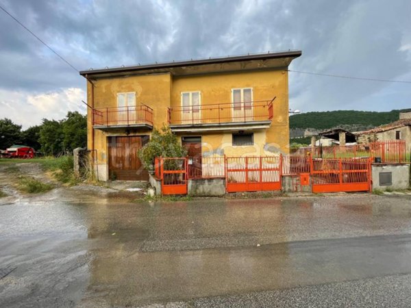 casa indipendente in vendita a Tornimparte in zona Villagrande