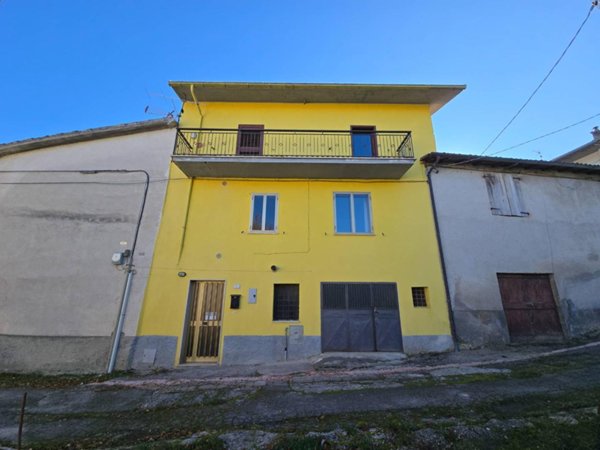 casa indipendente in vendita a Tornimparte in zona Piè La Costa