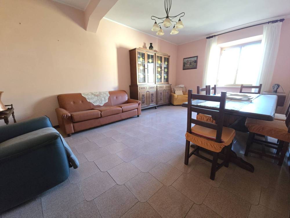 casa indipendente in vendita a Tornimparte in zona Piè La Costa