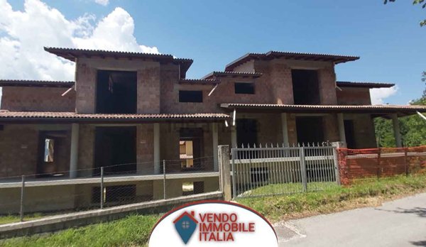 casa indipendente in vendita a Tornimparte