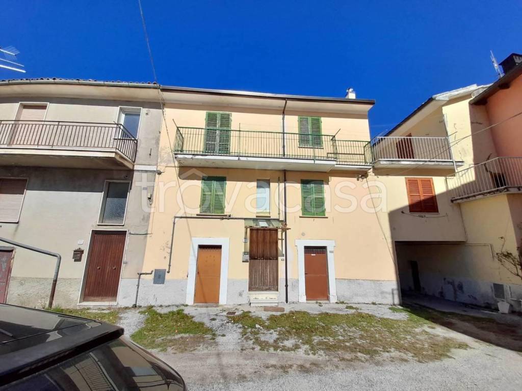 casa indipendente in vendita a Tornimparte in zona Villagrande