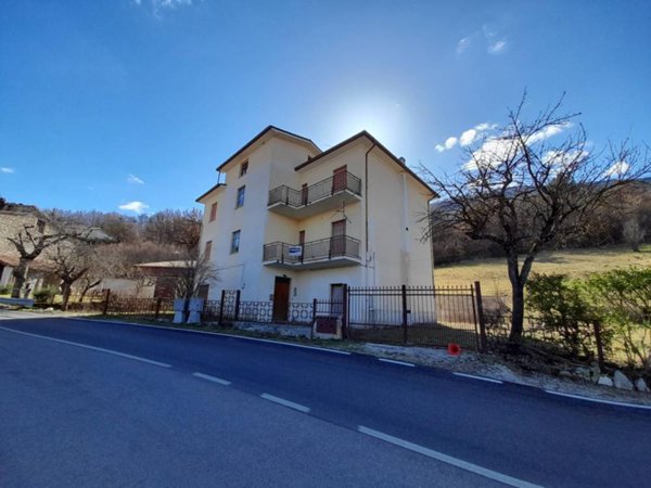 casa indipendente in vendita a Tornimparte in zona Colle Santa Maria