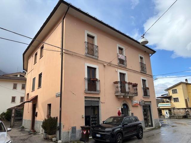 appartamento in vendita a Tornimparte in zona Villagrande