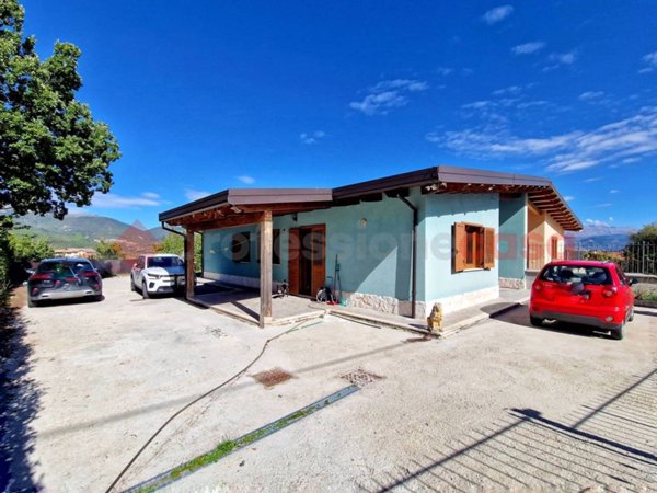 casa indipendente in vendita a Tornimparte in zona Forcelle