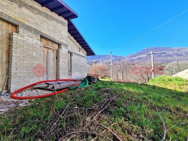 casa indipendente in vendita a Tornimparte