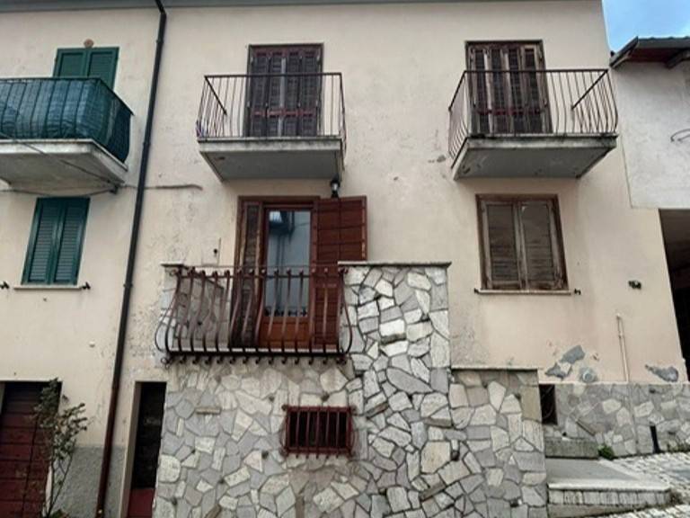 appartamento in vendita a Tornimparte in zona Villagrande