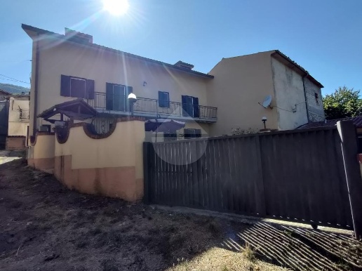 casa indipendente in vendita a Tornimparte