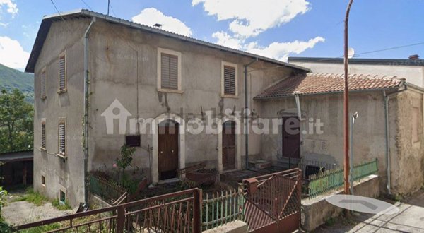 casa indipendente in vendita a Tornimparte in zona Piè la Villa