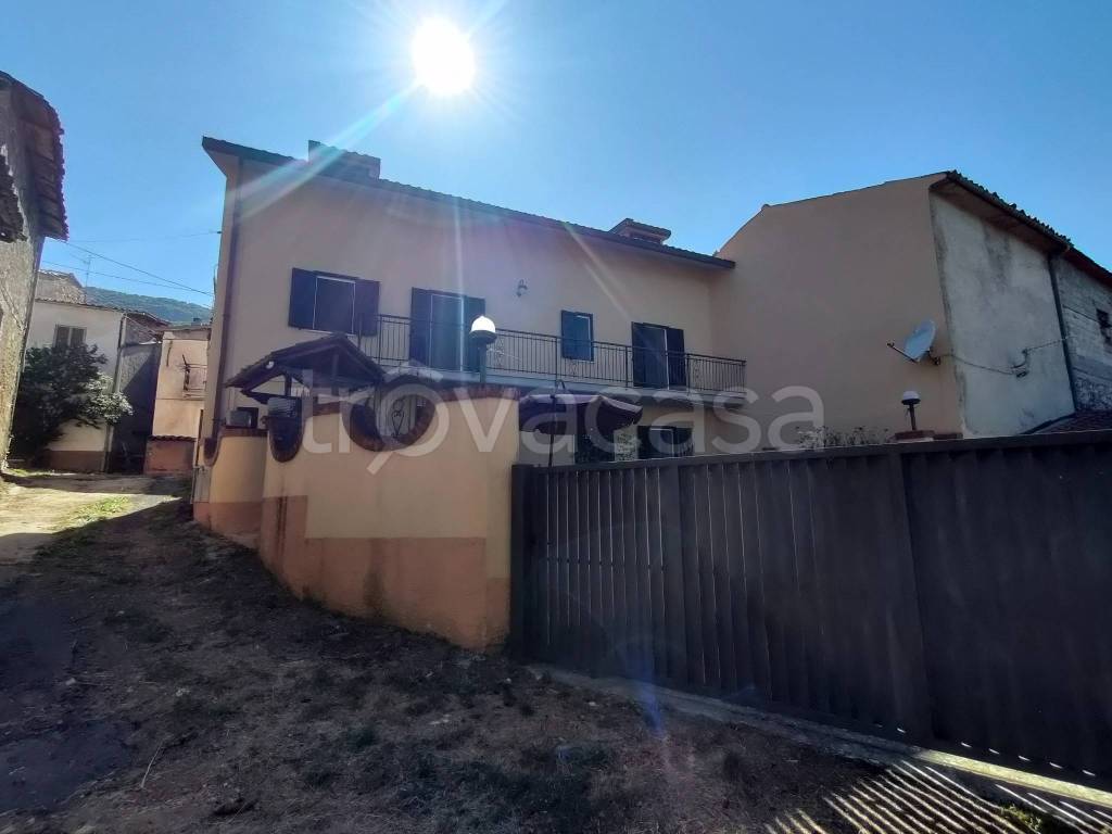 casa indipendente in vendita a Tornimparte in zona Forcelle