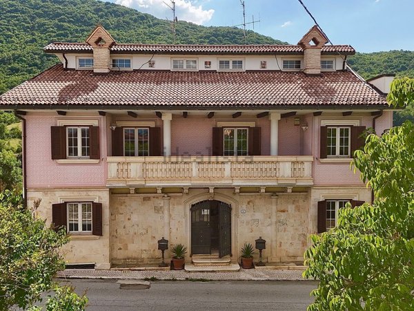 casa indipendente in vendita a Tornimparte