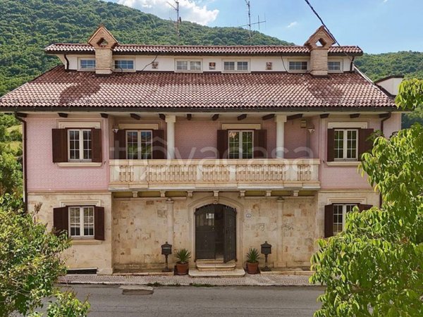 casa indipendente in vendita a Tornimparte