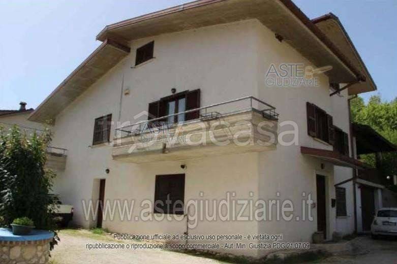 casa indipendente in vendita a Tornimparte in zona Colle Farelli