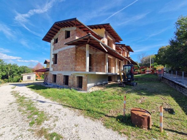 casa indipendente in vendita a Tornimparte in zona Villagrande
