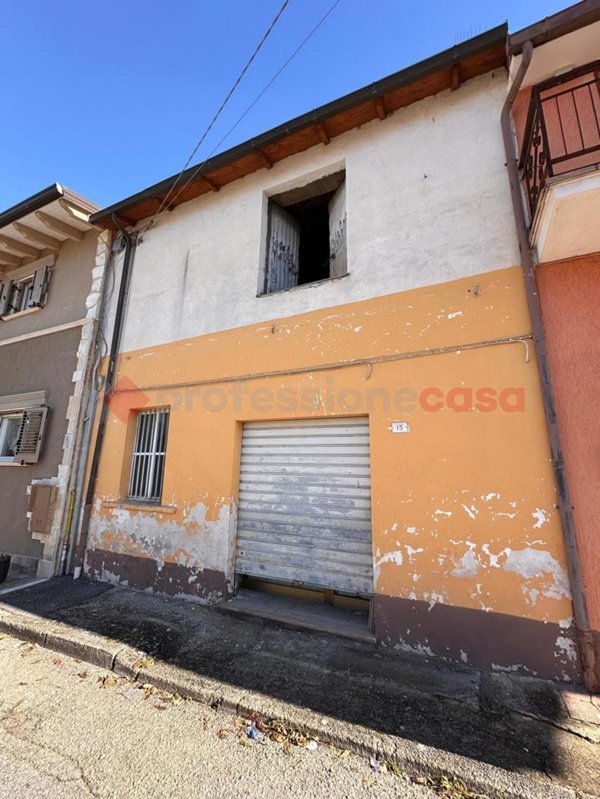 locale commerciale in vendita a Trasacco
