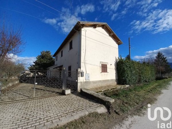 casa indipendente in vendita a Trasacco