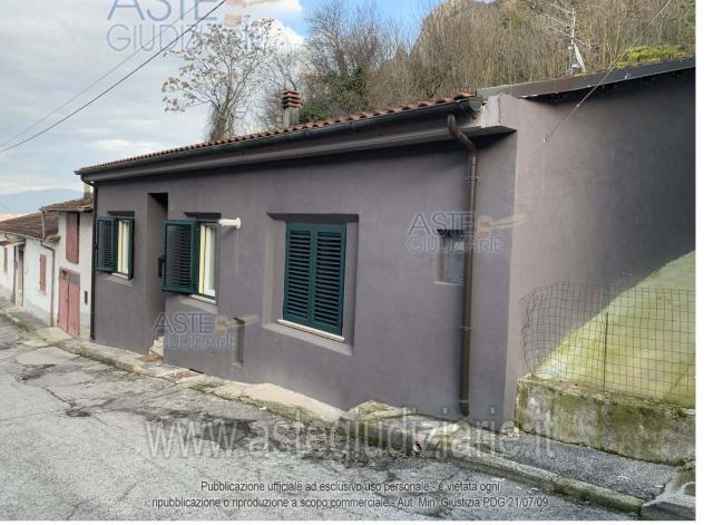 casa indipendente in vendita a Trasacco