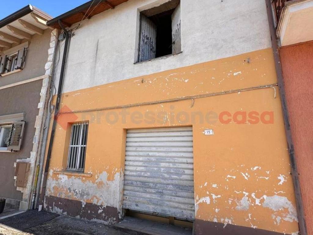 locale commerciale in vendita a Trasacco