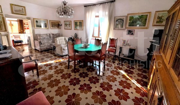 casa indipendente in vendita a Trasacco