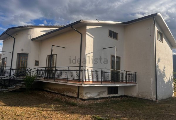 casa indipendente in vendita a Trasacco