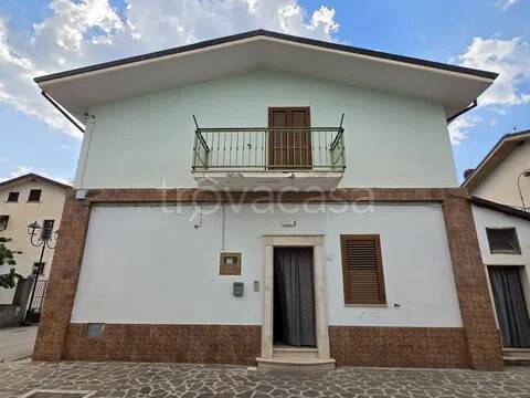 casa indipendente in vendita a Trasacco